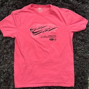 Men’s Pink Nike T-Shirt (medium)